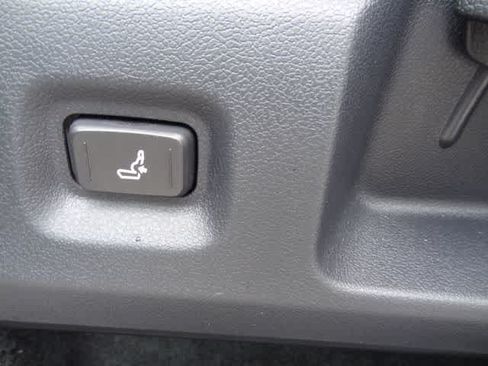 Used 2025 Toyota Tacoma TRD Sport AWD/4WD image 7