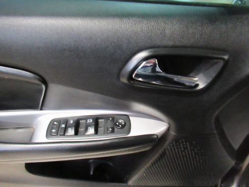 Used 2019 Dodge Journey SE image 27