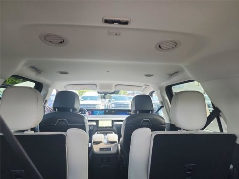 New 2026 Lincoln Navigator Premiere AWD/4WD image 20