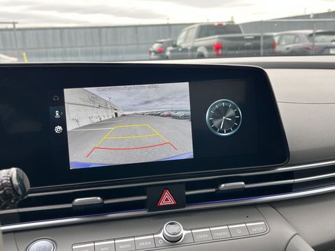 Used 2025 Hyundai Elantra SEL image 17