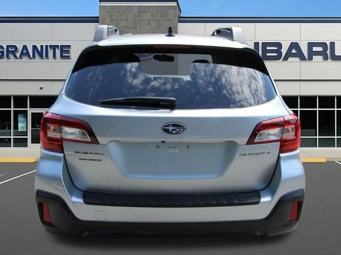 Used 2018 Subaru Outback 2.5i Limited AWD/4WD image 9