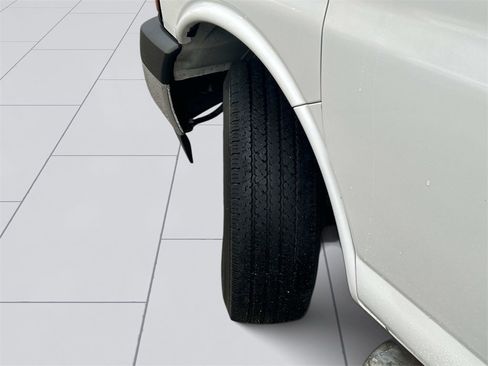 Used 2023 GMC Savana 2500 w/ Driver Convenience Package image 9