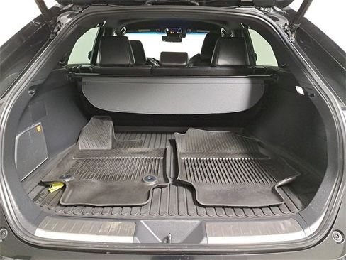 Used 2023 Toyota Venza Limited image 10