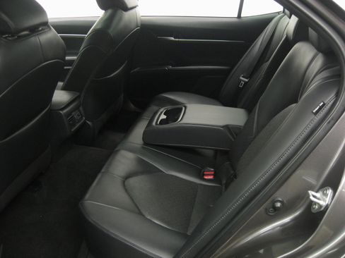 Used 2023 Toyota Camry XLE image 9