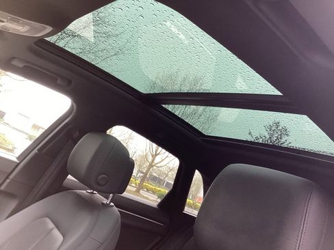 Used 2020 Audi Q3 2.0T Premium w/ Convenience Package image 3