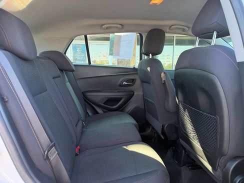 Used 2019 Chevrolet Trax LS AWD/4WD image 19