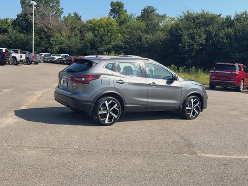 Used 2022 Nissan Rogue Sport SL w/ Premium Package FWD image 8