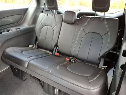 New 2026 Chrysler Pacifica Select image 11