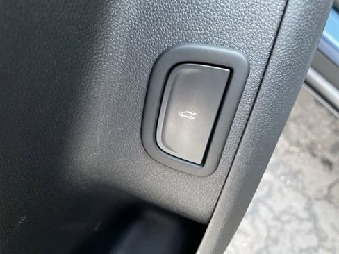 Used 2025 Chevrolet Traverse LT image 10