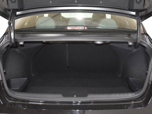 New 2025 Hyundai Elantra Limited image 32