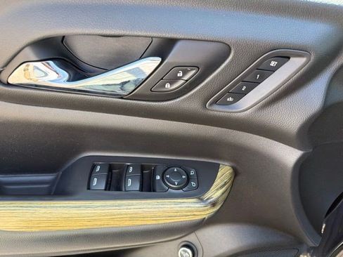 Used 2019 GMC Acadia Denali w/ Technology Package AWD/4WD image 11