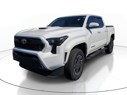 Used 2024 Toyota Tacoma TRD Sport w/ TRD Sport Upgrade Package AWD/4WD image 3