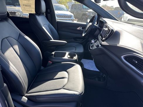 New 2026 Chrysler Pacifica Select image 51