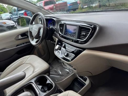 Used 2021 Chrysler Voyager Lxi w/ Cold Weather Group image 13