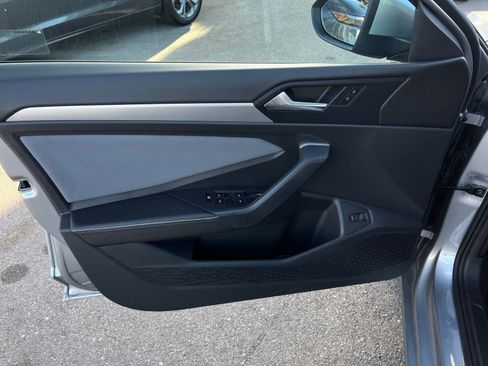 Used 2025 Volkswagen Jetta SE image 20