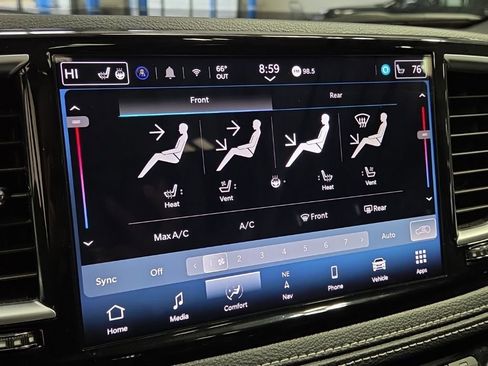 Used 2025 Chrysler Pacifica Limited FWD image 21