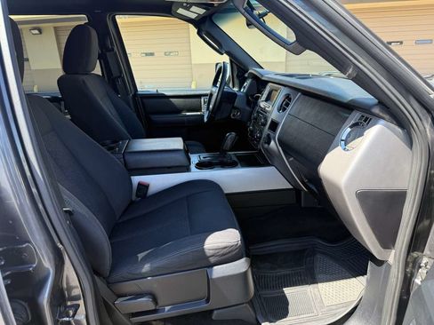 Used 2017 Ford Expedition XLT AWD/4WD image 19