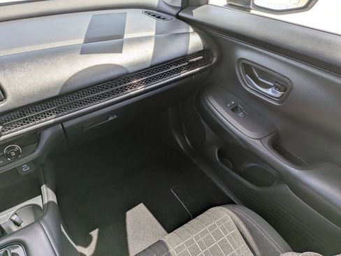 Used 2025 Honda HR-V LX image 17