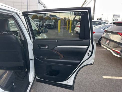 Used 2019 Toyota Highlander XLE image 45