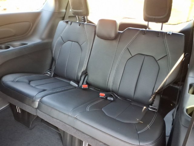 New 2027 Chrysler Pacifica Select AWD/4WD image 12