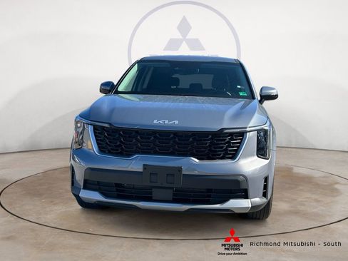 Used 2025 Kia Sorento LX FWD image 8