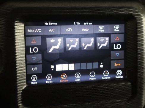 Used 2018 Jeep Wrangler Unlimited Sahara image 32