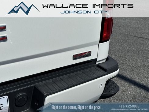 Used 2015 GMC Sierra 2500 SLT w/ Duramax Plus Package AWD/4WD image 11