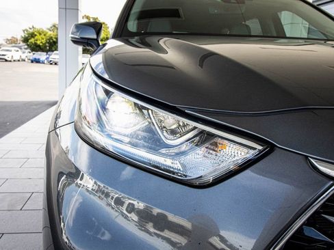 Used 2023 Toyota Highlander Limited image 6