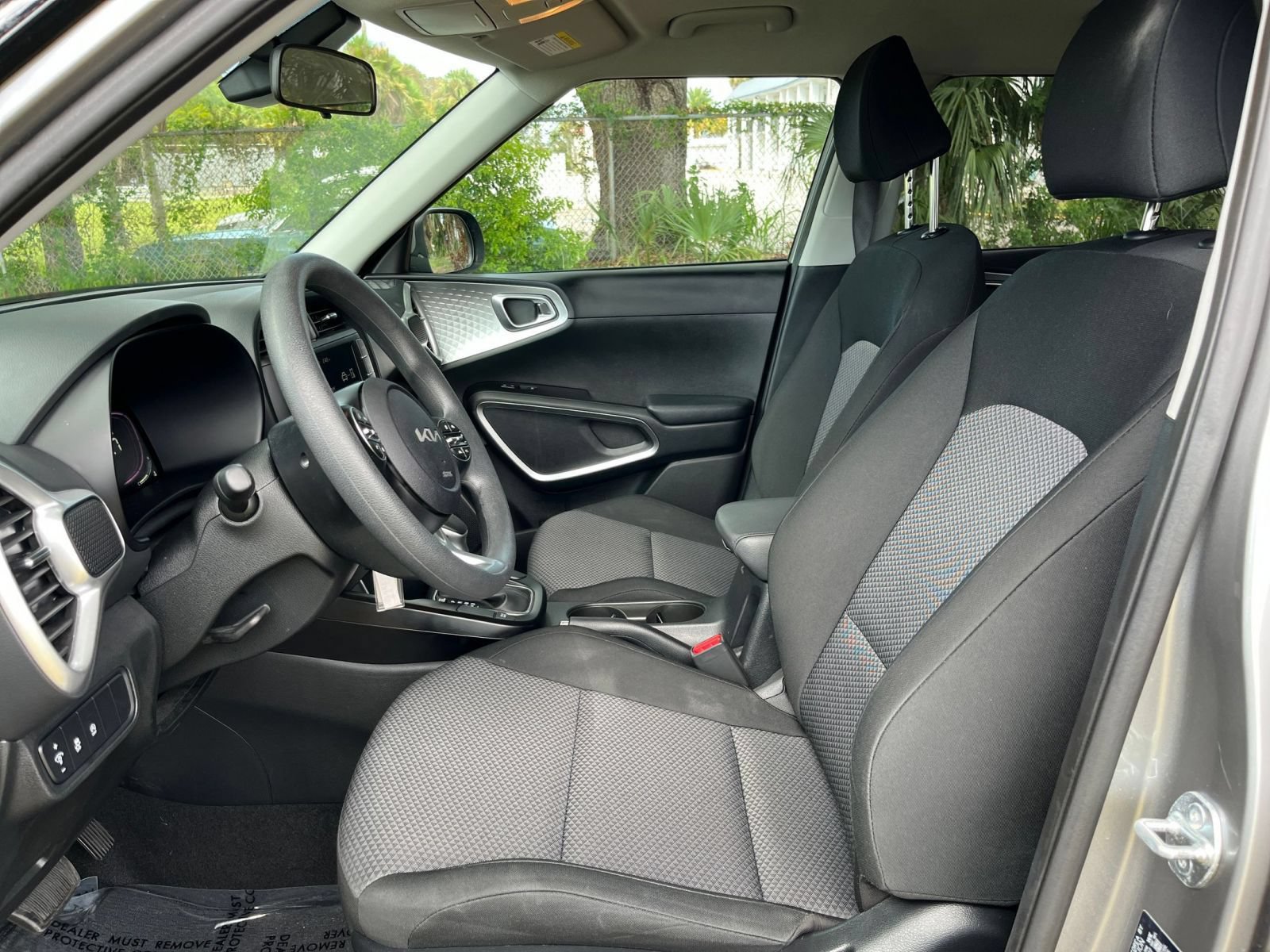 Used 2025 Kia Soul LX w/ LX Technology Package FWD image 26
