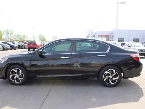 Used 2017 Honda Accord LX image 4
