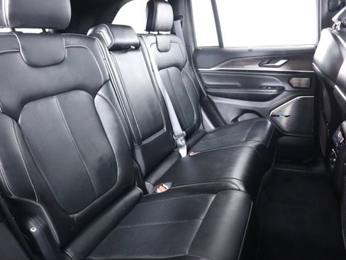 Used 2022 Jeep Grand Cherokee Overland w/ Luxury Tech Group IV image 48