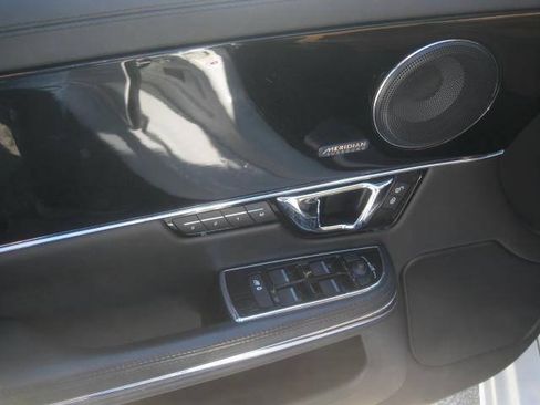 Used 2017 Jaguar XJ AWD/4WD image 29