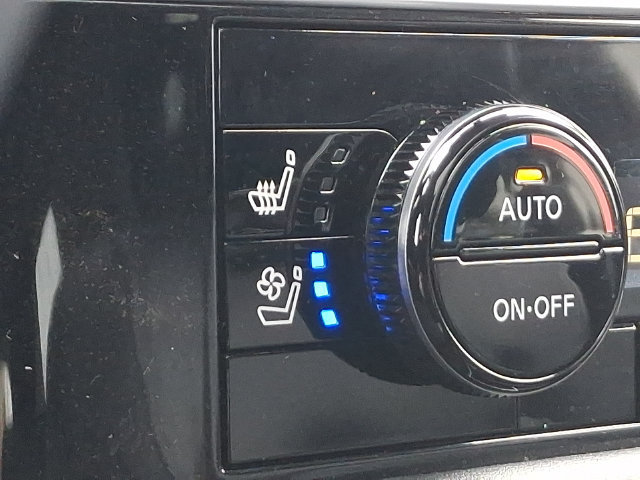 Used 2023 Nissan Pathfinder Platinum AWD/4WD image 16