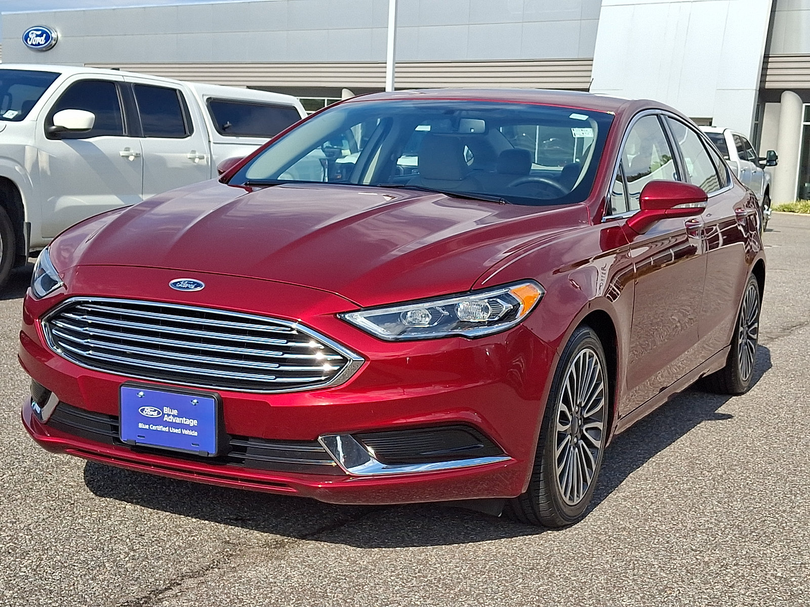 Certified 2018 Ford Fusion SE w/ Fusion SE Technology Package FWD image 4