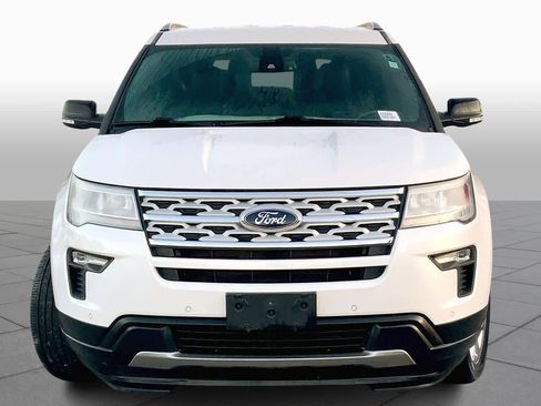 Used 2018 Ford Explorer XLT w/ Equipment Group 202A image 3