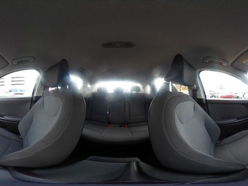 Used 2025 Kia K4 LXS image 41