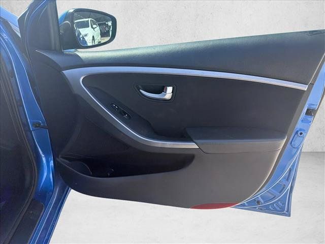 Used 2017 Hyundai Elantra GT FWD image 21