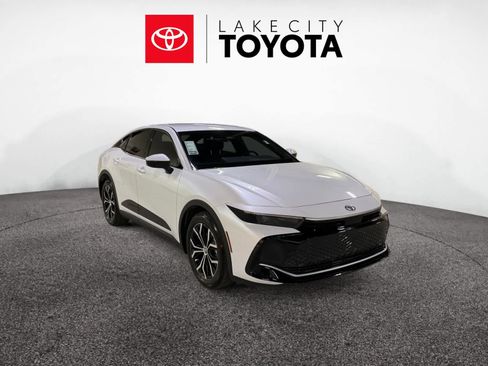 Used 2025 Toyota Crown XLE image 10