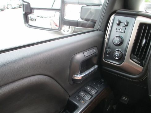 Used 2019 GMC Sierra 2500 Denali w/ Duramax Plus Package AWD/4WD image 33