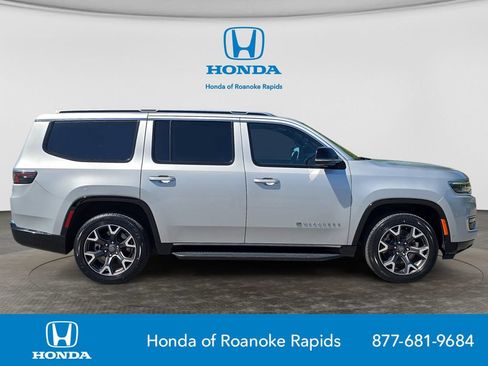 Used 2024 Jeep Wagoneer Series III AWD/4WD image 6