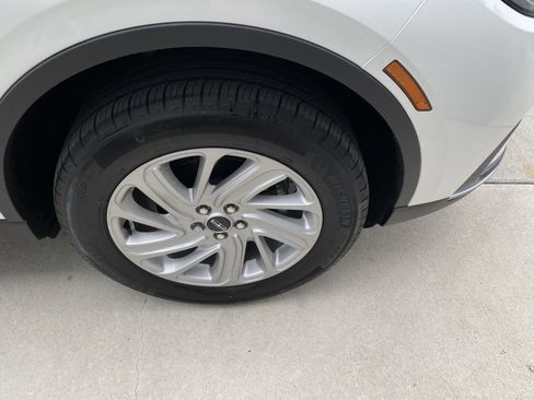 Used 2025 Lincoln Corsair AWD image 4