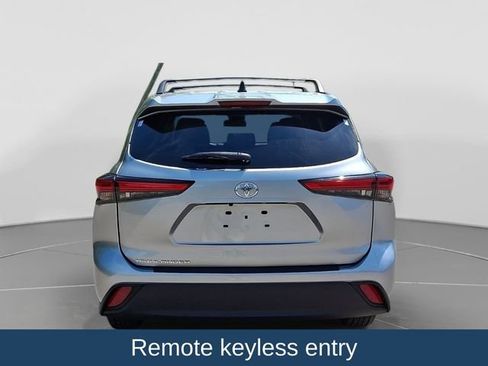 Used 2023 Toyota Highlander L FWD image 6