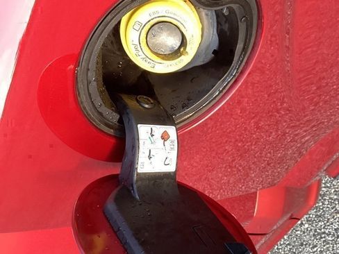 Used 2015 Ford F150 XLT image 11