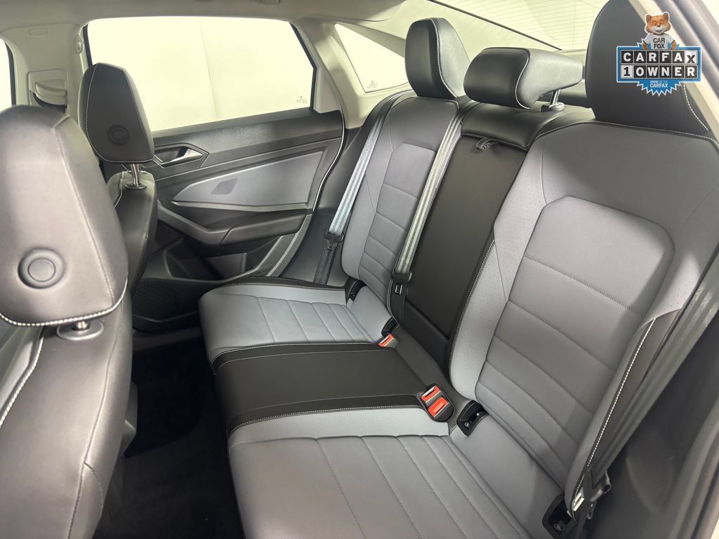 Used 2026 Volkswagen Jetta SE FWD image 26