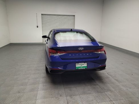 Used 2022 Hyundai Elantra SEL w/ Preferred Accessory Package FWD image 6