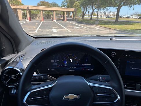 Used 2025 Chevrolet Equinox LT image 29