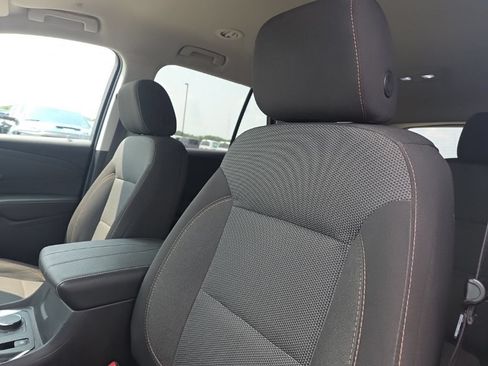 Used 2020 Chevrolet Traverse LT FWD image 10