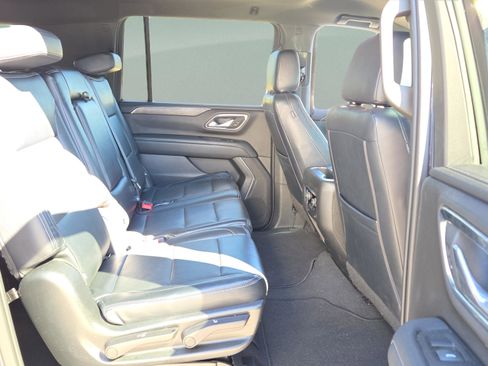 Used 2023 Chevrolet Traverse LT image 17