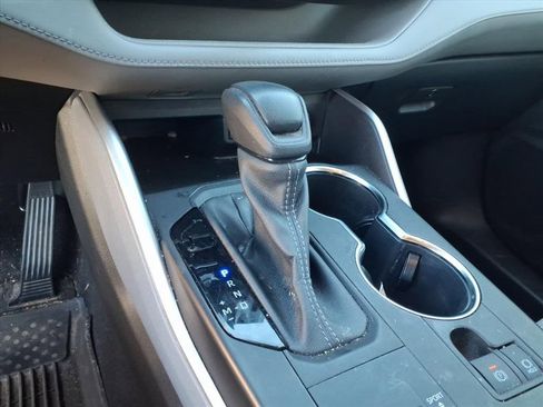 Used 2022 Toyota Highlander L image 12