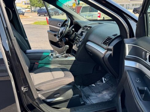 Used 2017 Ford Explorer XLT AWD/4WD image 20